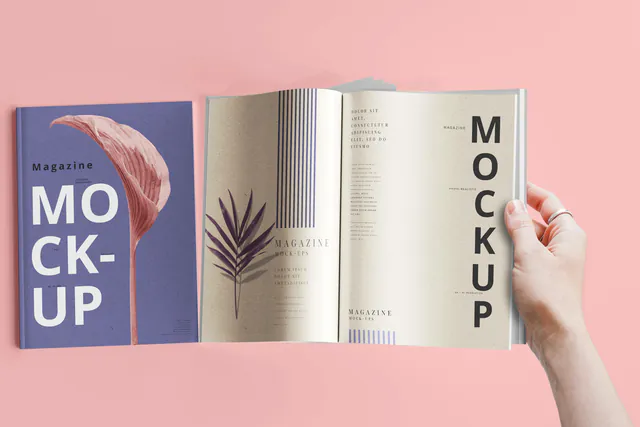 Mano sosteniendo una revista abierta con texto de relleno junto a su portada, sobre fondo rosa